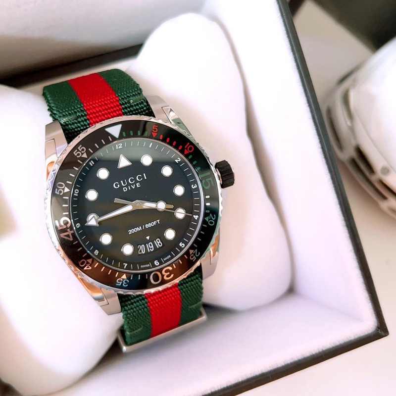 used like new Gucci Dive 45 มม สายเขียวแดง นาฬิกากุชชี่แท้