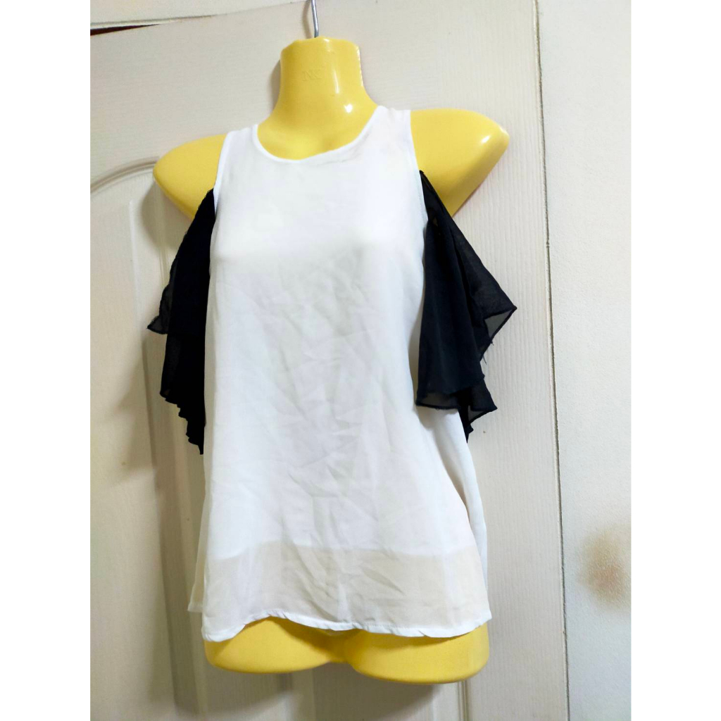 เสื้้อมือ2 มือสอง เปิดไหล่ size m