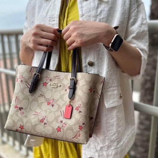 (ผ่อน0%) กระเป๋าสะพายข้าง Coach  Mollie Tote 25 In Signature Canvas CK561 ลายซีสีครีม ลายหัวใจดาว 9นิ้ว สายสีน้ำตาล