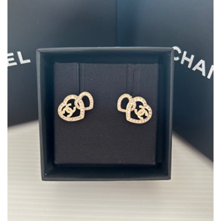 New chanel earrings 23B ขนาดประมาณ 1.8 cm lghw  ใจแลกใจ ใส่แล้วน่ารักมากนะคะ 💕 Full set copy rec.🇹🇭