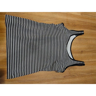 uniqlo size s ลายขวางขาวดำ