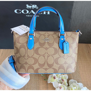 (ผ่อน0%) กระเป๋าสะพายข้าง Coach Mini Gallery Crossbody In Signature CH468 มินิ 7 นิ้ว ลายซีสีน้ำตาล สายสีน้ำเงิน