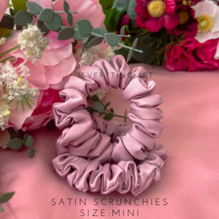 ยางมัดผมโดนัท ผ้าซาตินเนื้อดี ขนาดมินิ  สีชมพูดอกไม้ สวยละมุนมาก SATIN SCRUNCHIES Size:mini