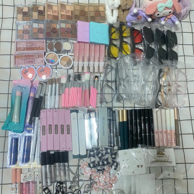 สุ่มเครื่องสำอาง มือ1 คุ้มทุกกล่อง