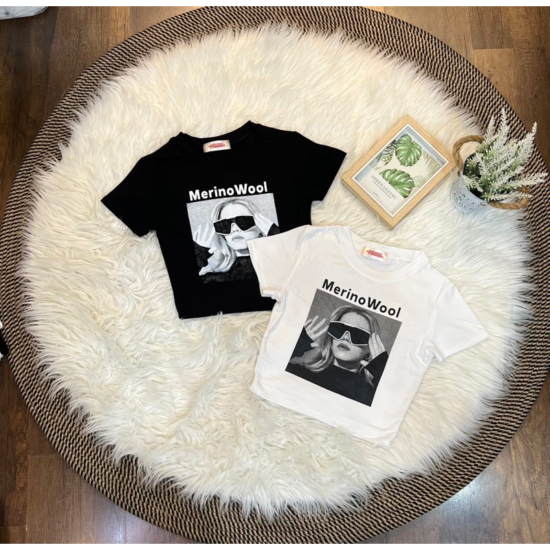 New!! คอล เสื้อครอปแขนสั่นคอกลม สกรีลายแฟชั่นด้านหน้าลายใหม่ล่าสุด