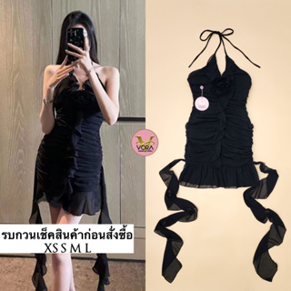 Dress สั้นผูกคอ แต่งระบายด้านหน้า แต่งดอกไม้ช่วงอก จับจีบเข้ารูปทั้งชุดใส่ออกมาแล้วหุ่นเพรียวมากค่ะ แต่งผ้าระบายยาวด้านข