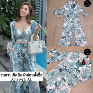 ชุดเซต3ชิ้น พิมพ์ลวดลายดูคลาสสิค สไตล์เก๋ๆ เสื้อเชิ้ตคอปกแขนยาวด้านหน้าแต่งกระดุมเรียงยาว มาคู่เสื้อครอปสายเดี่ยวอกเย็บ