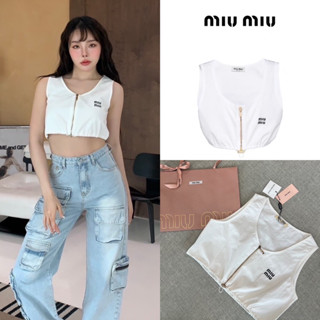 Mimi zip crop🤍(320฿ฟรีส่ง) เสื้อครอปแขนกุด เนื้อผ้าcotton รุ่นนี้คิ้วท์มากๆค่ะ ดีเทลแต่งซิปสีทองด้านหน้าสวยหรู valen