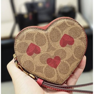 💜New Coach  Heart Wristlet In Signature Canvas With Heart Print ♥️❤️สีน้ำตาลทรงหัวใจ