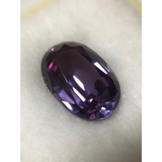 ALEXANDRITE พลอยเจ้าสามสี 12 กะรัต เป็นพลอยสังเคราะห์นะคะ ไฟดีสีสวย ออกครบสามสีเลยจ้า