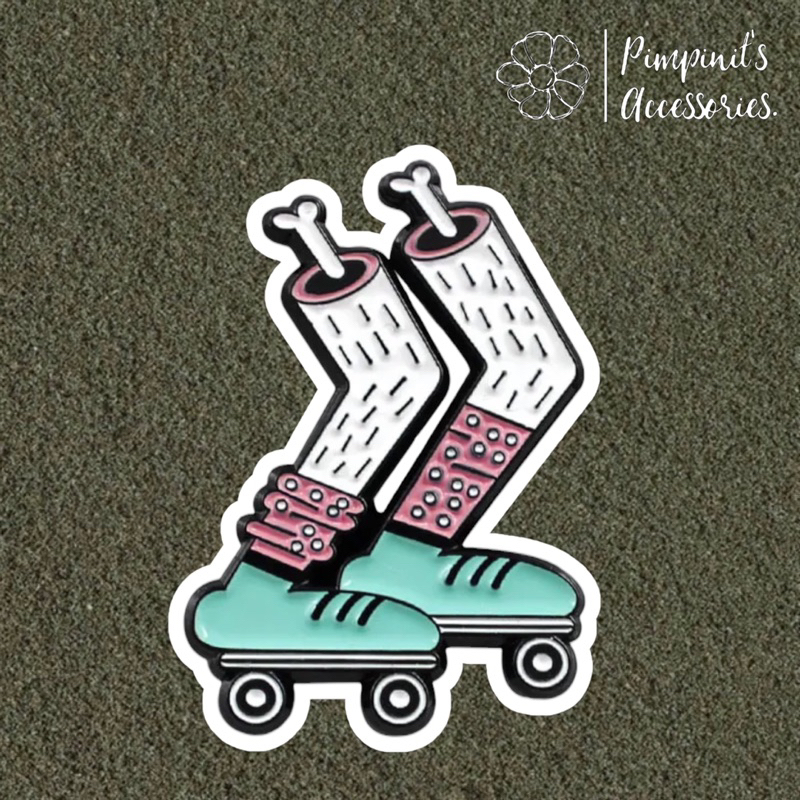 ✿ ร้านในไทยพร้อมส่ง : เข็มกลัดลายรองเท้าสเก็ตสีเขียวมิ้นท์ | GREEN MINT SKATE SHOE Enamel Brooch Pin