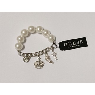 สร้อยข้อมือไข่มุกสีเงิน guess