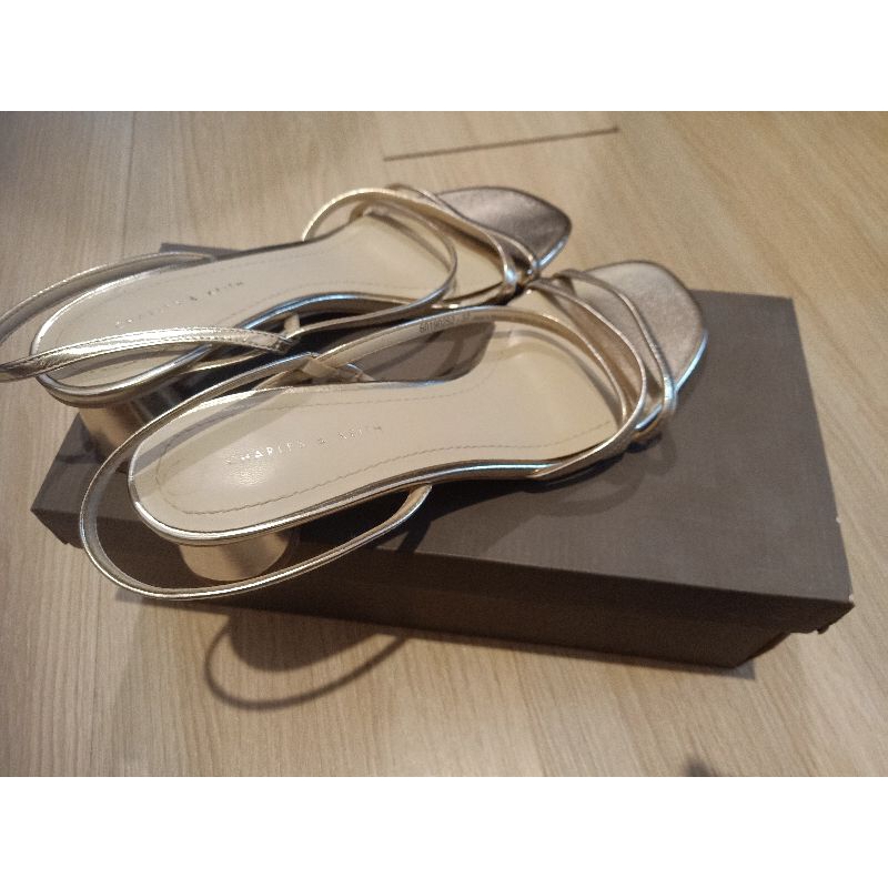 รองเท้าส้นสูง charles keith แท้