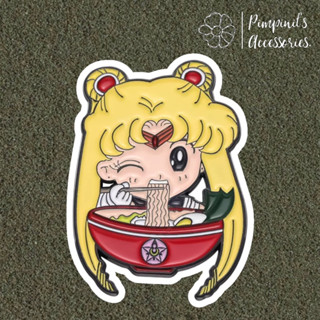 ʕ •ᴥ•ʔ ✿ พร้อมส่ง : เข็มกลัดลายเซเลอร์มูนและบะหมี่ราเม็ง | Sailor Moon x Ramen Noodle Enamel Brooch Pin.