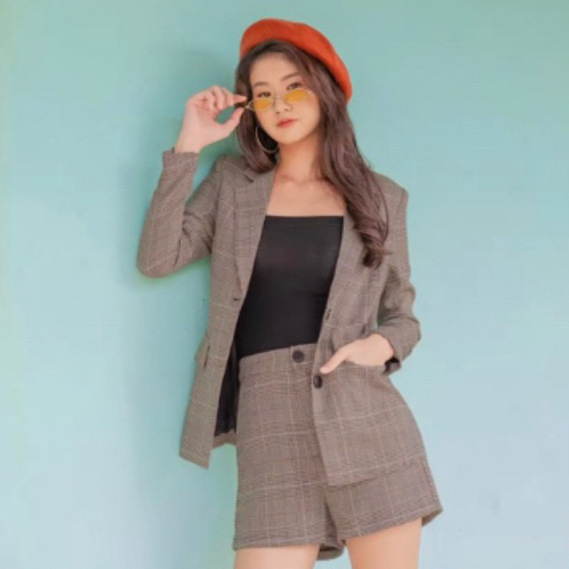 Used กางเกงขาสั้นลายสก็อตสีน้ำตาล RMV collection กระดุมสีดำตัดลายตารางน้ำตาล แนวแฟชั่นเกาหลีมาก ใส่ก