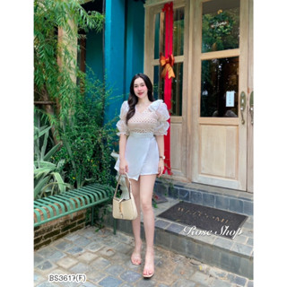 BS3617  จั้มสูทขาสั้น แต่งป้ายหน้า อกแต่งผ้าลูกไม้ เสริมฟองน้ำ แขนพองแต่งโบว์ไหล่ กางเกงผ้าซาร่า  งานซิปหลังเอวสม้อกหลัง