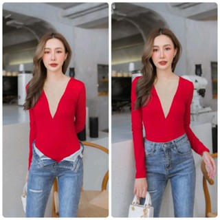 บอดี้สูทคอวี งานแต่งผ้าซีทรูสีเนื้อกลางอกเรียบๆแต่ดูแพงที่สุ…