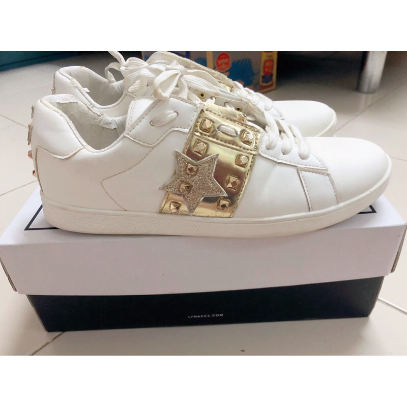 รองเท้าผ้าใบ LYN แท้ 100% สีขาว มือ 2