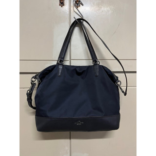 กระเป๋าถือผ้าไนล่อน พร้อมสายสะพายข้าง Coach สี Navy ส่งต่อ