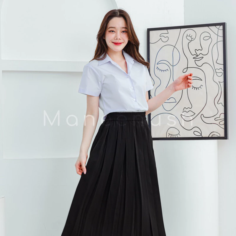 เสื้อนักศึกษาหลังว่าง แขนกระบอก สีโอโม่ เสื้อนิสิตหญิง ทรงเข้ารูป มีรังดุม