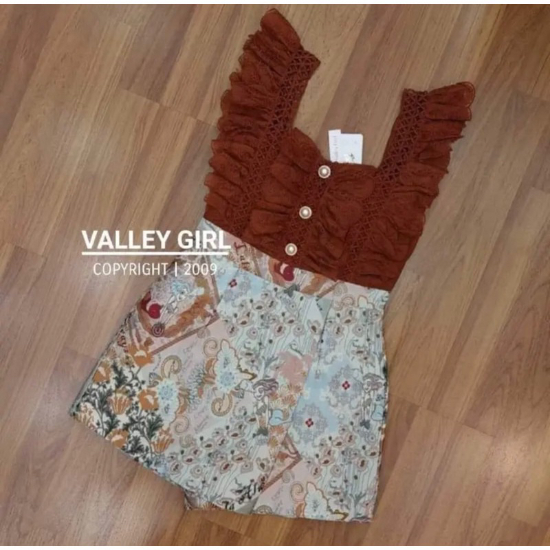 จั๊มสูทงานป้ายvalley girl ไซส์ m