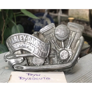 มือสอง หัวเข็มขัดแท้ Harley Davidson Thundering Steel Buckle H412 วัสดุเป็นดีบุก ผลิตปี 1991  รหัส H412บริษัท BARON  USA