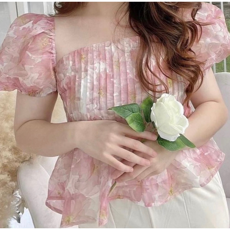 (Used like very new) เสื้อเปิดไหล่ แบรนด์ ig lalamer_d สีชมพูลายดอกหวานฉ่ำ