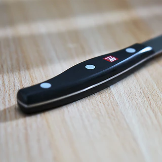 ZWILLING มีดปอกผักผลไม้ สเตนเลสสตีล 100 มม. รุ่น Twin Pollux ด้ามสี Black N30720100