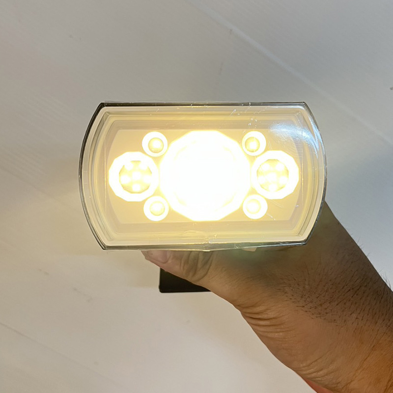 ไฟโซล่าเซลล์ ไฟปักสนามพลังงานแสงอาทิตย์ ไฟLED ไฟทาง Solar light LED 64 LEDแบตเตอร์รี่3000mAh