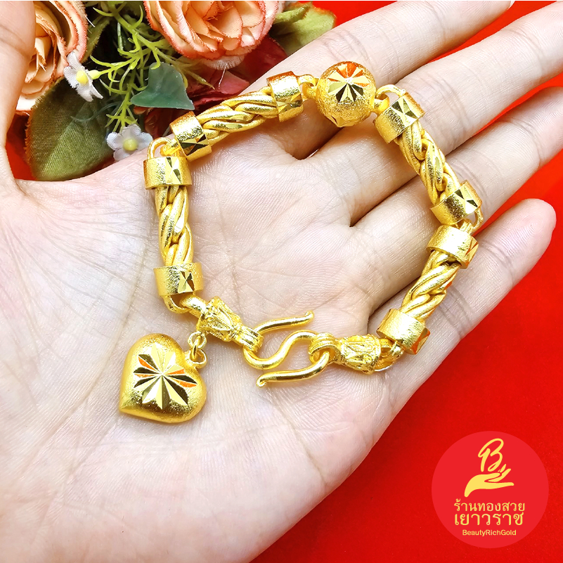 สร้อยข้อมือทองลายเกลียวเชือกคั่นเม็ดตัดลายห้อยจี้ ยาว 6.5 นิ้ว น้ำหนักเทียบเท่า 5 บาท สีทอง ชุบทอง ใส่ออกงานได้