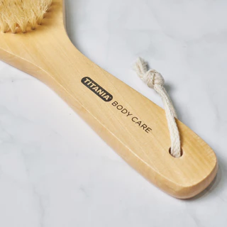 TITANIA แปรงขัดตัว แปรงอาบน้ำ แปรงขัดผิว ขนแปรงนุ่มพิเศษ ด้ามสั้น (Bath brush with handle) นำเข้าจากเยอรมันนี
