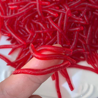 50Pcs ไส้เดือนแดง 4 cm. แบบนิ่ม กลิ่นคาวเสมือนจริง เหยื่อปลอมตกปลา เทียม ปลาเทราท์