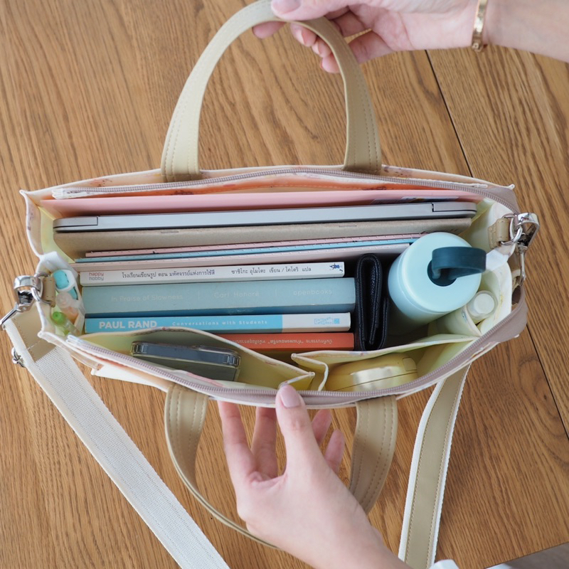 กระเป๋า Crossbody KEPT รุ่น Daily Hopping มีซิป มีสายยาวปรับได้ ใส่ipad 12.9” ใส่ Laptop 13” ใส่แฟ้ม A4 ได้ มี 6 ช่อง