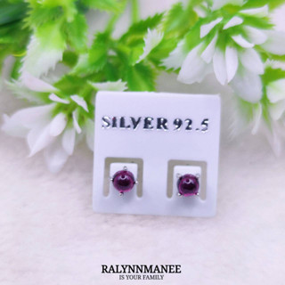 AE002 ต่างหูพลอยโกเมนโรโดไลต์หลังเบี้ยแท้ ( Rhodolite garnet ) แบบก้านเสียบ ตัวเรือนเงินแท้ 925 ชุบทองคำขาว