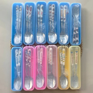 พร้อมส่ง💕 ชุดช้อมส้อมสแตนเลส พร้อมกล่อง ลายการ์ตูน ชุดช้อนส้อมพกพาเด็ก| Bluerubystore