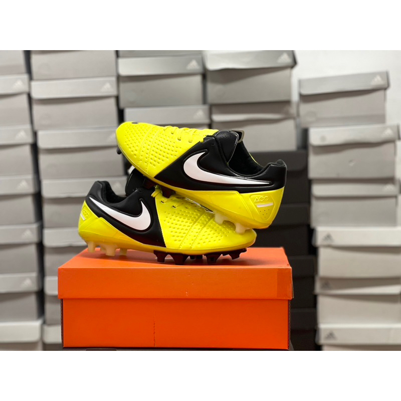 รองเท้าฟุตบอลในตำนาน NIKE CTR360 III สินค้าถ่ายจากงานจริงทุกรูป มีบริการเก็บเงินปลายทาง