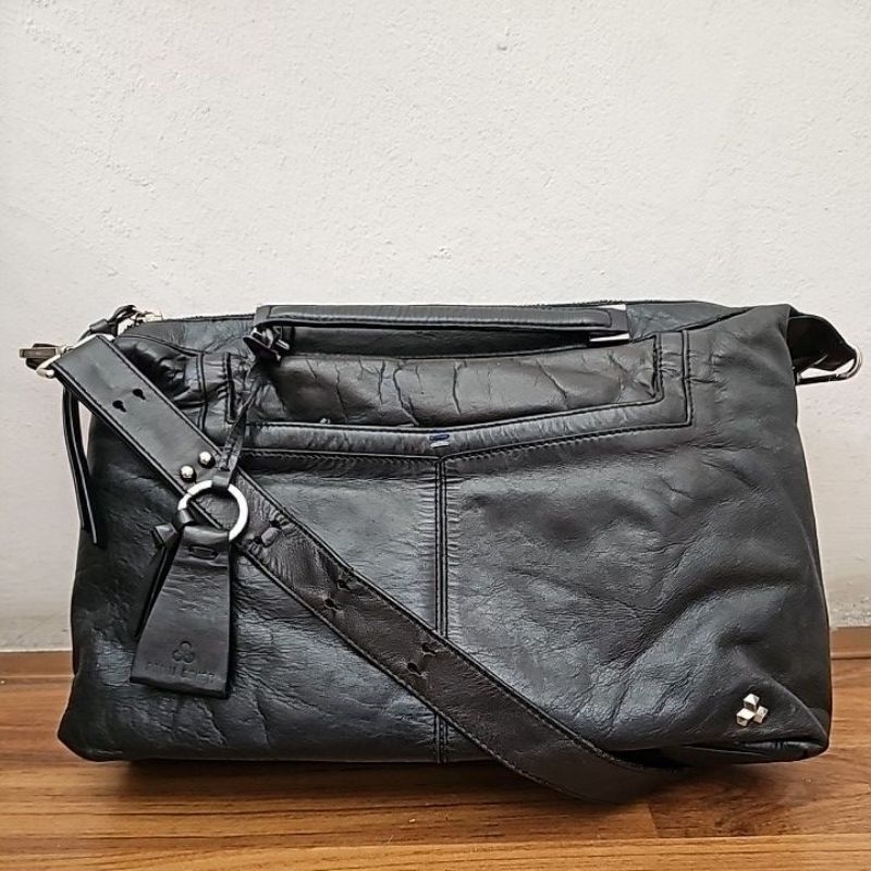 กระเป๋าสะพาย Finn esker