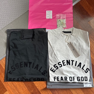 FOG FEAR OF GOD Essentials double line New season chest patch Tshirt 2023 เสื้อยืดแขนสั้น