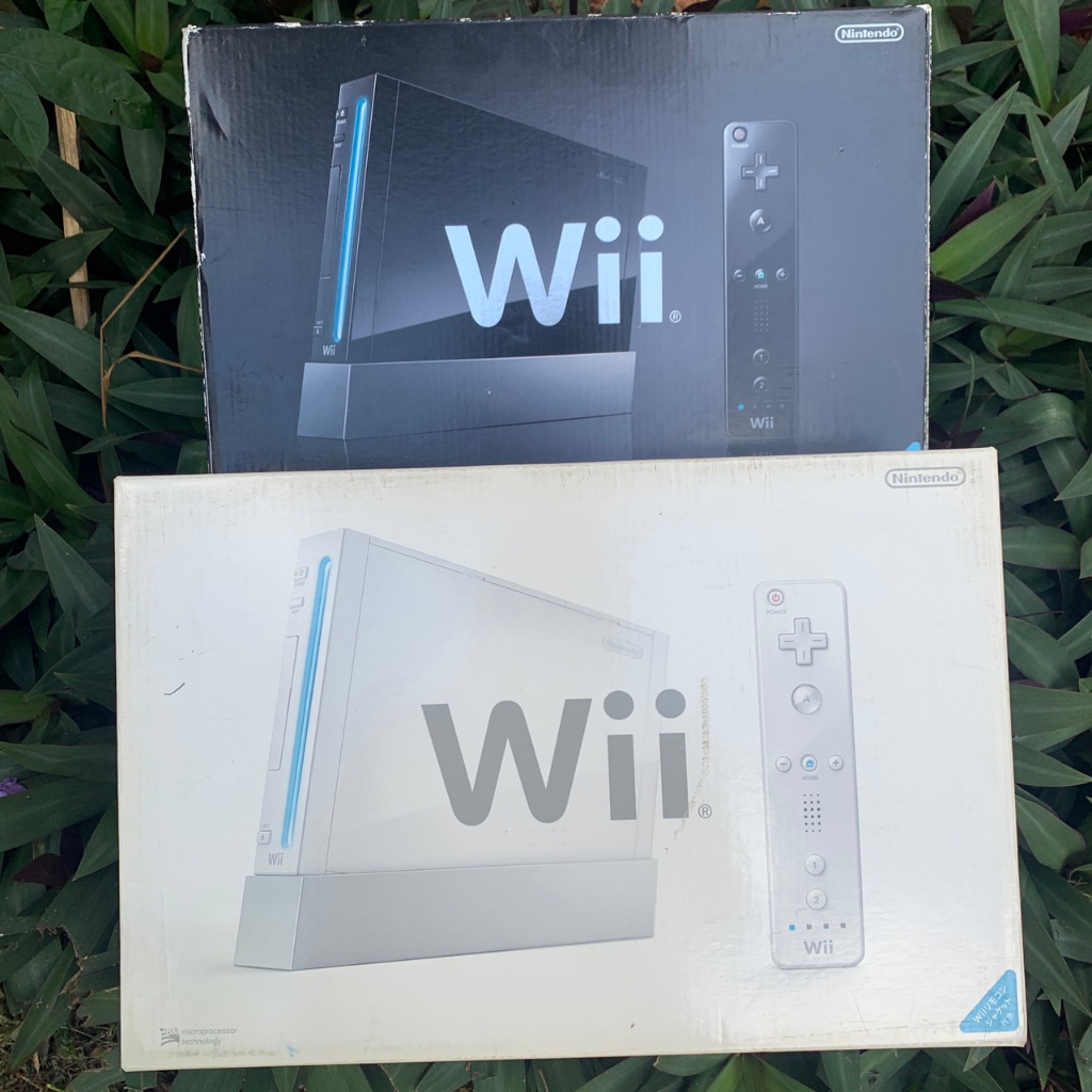 เครื่องวี Nintendo Wii  เล่นแผ่นแท้ นำเข้าจากญี่ปุ่น พร้อมกล่อง