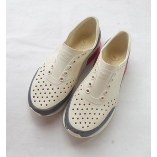 Native Shoes Lennox Size 40EU สีครีม มือสอง ของแท้