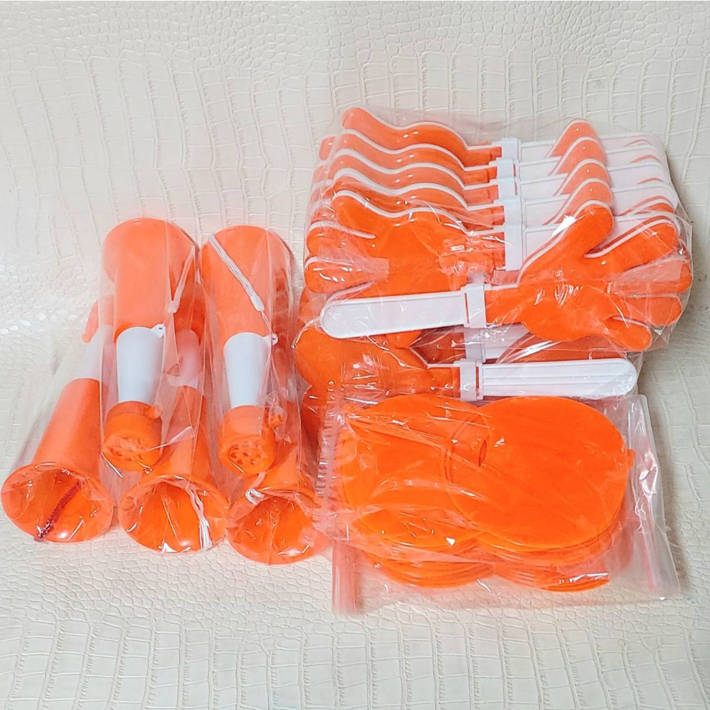 ร้านชัยชนะ มือตบเชียร์ใหญ่ อุปกรณ์กีฬา เจ้าแรกในไทย (เลือกสีได้)