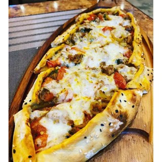 พิซซ่าตุรกี หน้าเนื้อรมควัน Pastirmali pide สไตล์ตุรกี ฮาลาล  อร่อยมากๆ ควรลอง ส่งฟรี