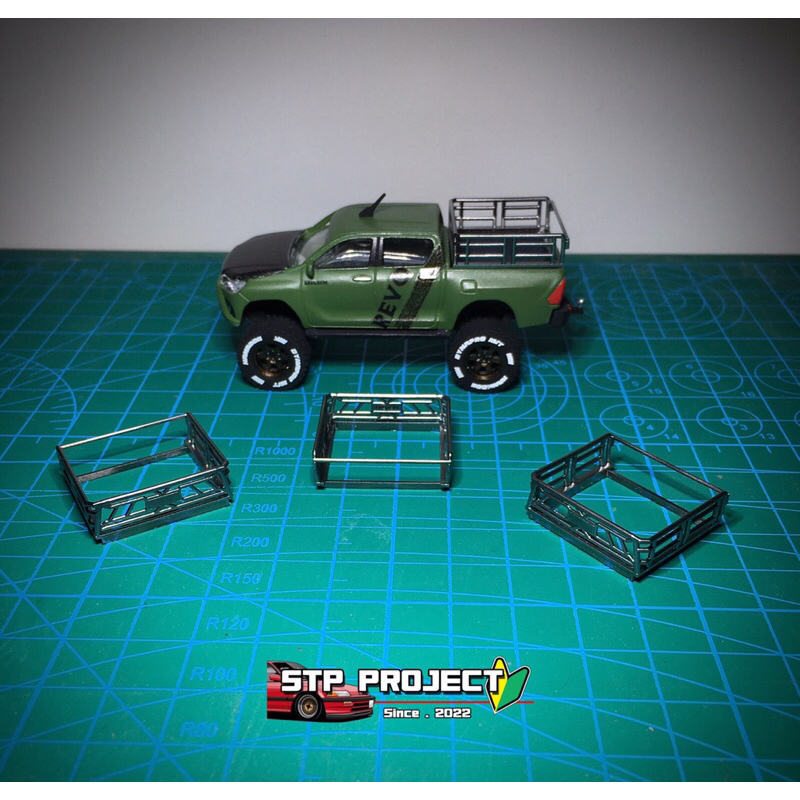คอกเตี้ย สเกล 1/64 สำหรับใส่รีโว่ Majorette (ไม่รวมรถ)