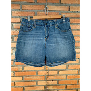 กางเกงยีนส์ขาสั้น (มีรอยผ้าย่นด้านหน้านิดหน่อย) Levi Strauss Size 14 เอว 32-34” สะโพก 44-48” ยาว 15.5” เป้า 10”