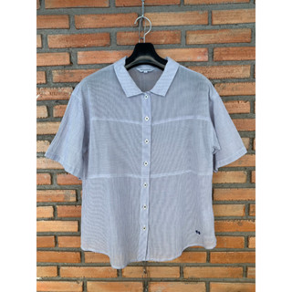 เสื้อเชิ้ตแขนสั้นสีเทาลายทางสีขาวเล็กๆ แขนเลยไหล่ ซีทรู McGregor Size M หน้าผ้า 38" เอว 38" ยาว 24" ไหล่ 19"