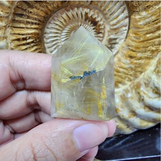 แท่งหินไหมทอง หินรูไทล์ควอตซ์ ผลึกหินไหมทอง(Rutile Quartz)ยาว 3.6 ซม.กว้าง 2.5 ซม.หนา 2 ซม.น้ำหนัก 28.3 g.