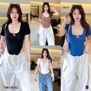 J19002 บอดี้สูท แต่งช่วงอก แหวกตรงเอวสูง Body suit, decorated at the chest, split at the high waist.