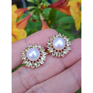 ต่างหูมุกน้ำจืด (Fresh Water Pearl) ทรงซาลาเปา เกรด AAA+ ล้อมเพอริดอทพม่า