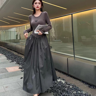 2สี PRADA LOGO MAXI DRESS แม็กซี่เดรส เดรสยาว ผ้าคอตตอนทิ้งตัว แขนยาว เข้ารูป พราด้า ปราด้า