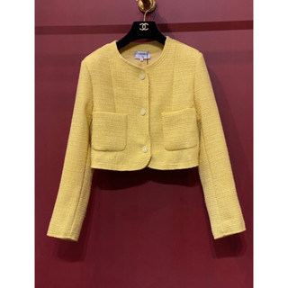 CHANEL TWEED JACKET เสื้อคลุม ทวิต ทรงครอป แต่งกระดุม สีเหลือง ชาแนล